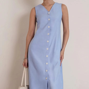 Vestido midi casual con cuello en V y botones, sin mangas, color azul cielo, corte en A, mezcla de lino transpirable, para trabajo y uso casual de verano. - Product Image 1
