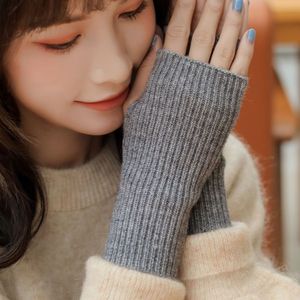 Mitaines thermiques exquises pour femmes hiver chaud tricoté chauffe-bras sans doigts longs gants avec trou pour le pouce pour la chaleur extérieure - Product Image 4