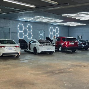 Plafonniers hexagonaux à <span class=keywords><strong>vendre</strong></span> Plafonnier LED Lumens élevés Plafonnier de travail en nid d'abeille pour magasins automobiles garages Système à 5 grilles - Product Image 4