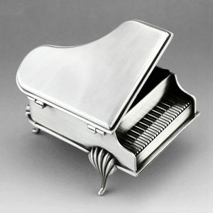 Boîte à <span class=keywords><strong>musique</strong></span> de <span class=keywords><strong>piano</strong></span> à queue de style européen Boîte à huit tons en métal Château dans le ciel Cadeau créatif - Product Image 1