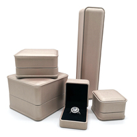 Elegante Set di Scatole Regalo per Gioielli in Pelle PU con Logo Personalizzato Stampato, Inserto e Cerniera a Molla per Anelli e Collane