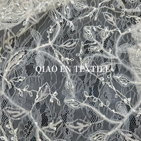 Tissu en dentelle 100 % polyester brodé de fleurs en 3D avec motifs de vigne florale et texture ajourée pour robes de mariée