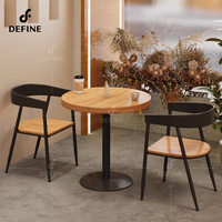 Ensemble complet de meubles de table à manger pour cafés et hôtels Design circulaire peu encombrant résistant aux rayures Tops Restaurant