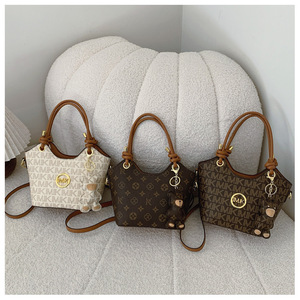 2025 vente en gros célèbre <span class=keywords><strong>marque</strong></span> femmes sacs à main <span class=keywords><strong>de</strong></span> créateur <span class=keywords><strong>de</strong></span> luxe Portable sacs à fermeture éclair avec lettre décoration Style <span class=keywords><strong>de</strong></span> mode - Product Image 3