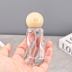 Custom Unieke Kleine 30Ml Onregelmatige Heldere Parfumcontainer Unisex Luxe Glazen Parfumflesjes Met Schroefdop En Doosverpakking - Product Image 2