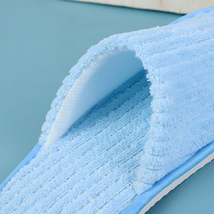 Vente en gros de pantoufles de spa pantoufles de sport d'hiver légères en velours corail jetables pour hôtel avec logo personnalisé - Product Image 2