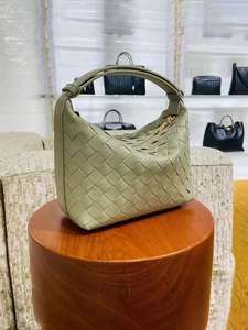 Bolso para axilas de tejido suave hecho a mano con asa superior y bandolera personalizable - Product Image 5