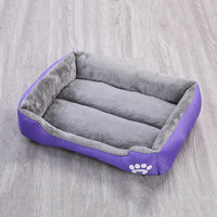 Canapé pour animaux de compagnie de luxe en gros, design carré, coussin doux et chaud pour l'hiver, canapé respirant pour chien, lit pour chat, motif moderne, style simple