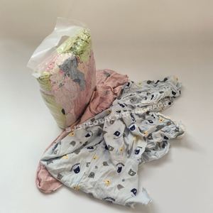 Chiffons de t-shirts en coton pur, multicolores, coupés et déchirés, de couleur claire, format industriel, 10 kg - Product Image 1