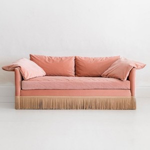 Canapé à franges en velours rose, canapé rembourré vintage, mobilier sur mesure pour hall d'hôtel, suites de luxe, salons et projets de design - Product Image 1