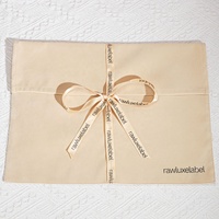 Enveloppe en faux daim kaki imprimée avec logo personnalisé sac d'emballage de cadeau pour cheveux avec ruban enveloppe de luxe sac à poussière en velours pour sac à main
