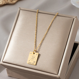 <span class=keywords><strong>Collana</strong></span> <span class=keywords><strong>con</strong></span> <span class=keywords><strong>ciondolo</strong></span> <span class=keywords><strong>con</strong></span> carta quadrata in acciaio inossidabile <span class=keywords><strong>con</strong></span> Clown mago stelle <span class=keywords><strong>luna</strong></span> <span class=keywords><strong>e</strong></span> <span class=keywords><strong>sole</strong></span> Design oro tono gioielli regalo per le donne - Product Image 5