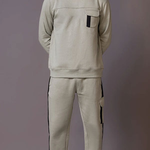 ชุดวอร์มผู้ชายคุณภาพสูงจากผู้ผลิต พร้อมปักโลโก้ตามสั่ง ชุดเซ็ตเสื้อและกางเกง ผ้าโพลีเอสเตอร์ 100% ดีไซน์ลำลองสำหรับฤดูหนาว - Product Image 6