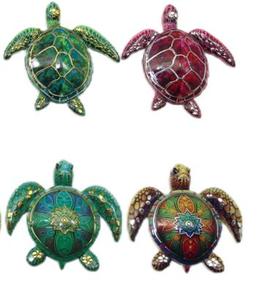 Tortuga Marina Dorada en el Océano, Muebles de Estilo Oceánico para Exhibición o como Imán - Product Image 1