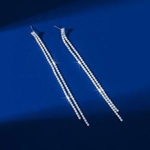 Nouvelles boucles d'oreilles pendantes à la mode coréenne pour femmes, papillon plaqué or, alliage de zinc, strass, longues pampilles, design tendance - Product Image 2