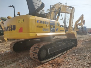 Excavadora Hidráulica Usada Komatsu PC220-8, 22600 kg, Modelo 2022, Componentes de Motor y Transmisión en Excelente Estado, Origen Japón, en Venta - Product Image 2