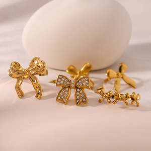 <span class=keywords><strong>Europe</strong></span> Amérique Léger Plaqué Or 18k Étanche Polyvalent Bijoux Femme Vintage Rayé Bowknot Fashion Design Bague Ouverte - Product Image 4