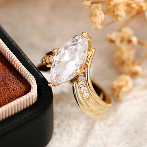 Anello da donna con design a V geometrico a forma di marquise - Product Image 6