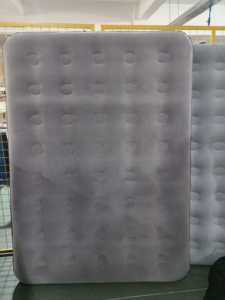 Colchón de Aire Premium Comfort Twin de PVC Flocado con Bomba Integrada - Cama Inflable Portátil de Inflado Rápido para el Hogar y Viajes - Product Image 1