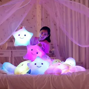 Venta al por mayor de juguetes de peluche luminiscente estrella almohada romántica colorida luz LED amor almohada decoración niña regalo de cumpleaños un pelo