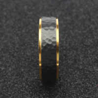 Bague de mariage vintage en or jaune martelé pour homme, matériau en titane noir, style martelé à la mode