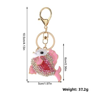 Llavero y Colgante para Coche <span class=keywords><strong>de</strong></span> Aleación <span class=keywords><strong>de</strong></span> Zinc con Diseño <span class=keywords><strong>de</strong></span> <span class=keywords><strong>Pez</strong></span> Dorado, con Pedrería y Estampado UV, para Bolsos, Regalo Conmemorativo Creativo, Popular en el Extranjero - Product Image 5