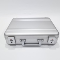 Boîtes de rangement pour montres en aluminium, étanches, antichoc, avec mousse imperméable personnalisée, renforts métalliques, fermeture à cadenas, logo personnalisé.