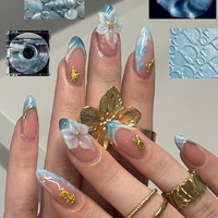 Faux Ongles à Presser 3D en Gel Bleu Amande Moyen avec Motifs Floraux et Paillettes – Design Avancé pour Manucure Française
