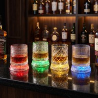 Vaso de Whisky Giratorio 360° Comercial con Base LED, Vajilla Profesional para Bares y Discotecas, Suministro al por Mayor para Restaurantes
