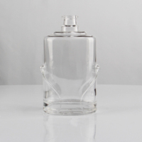 Botol Kaca Oval 650ml Berukir dengan Dasar Tebal dan Gabus untuk Minuman Keras Whiskey Baijiu Rum Brandy