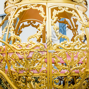 รถม้าไฟฟ้าสี่ล้อแบบพิเศษ รูปปั้นม้าสีทอง สำหรับขายในยุโรป - Product Image 5