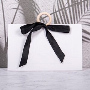 Thân Thiện Với Môi Biểu Tượng Tùy Chỉnh Gấp Wedding Party Pastry Tinh Tế Bow <span class=keywords><strong>Ribbon</strong></span> Quà Tặng Giấy Túi Với Xử Lý - Product Image 2