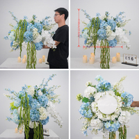 Centro de Mesa Artificial con Flores y Follaje Verde en Azul y Blanco, Estilo Veraniego, para Decoración de Mesa en Bodas y Fiestas