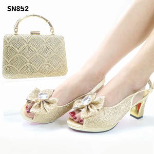 Hermoso vestido de mujer, <span class=keywords><strong>zapatos</strong></span> y bolsos a juego, <span class=keywords><strong>zapatos</strong></span> Aso Ebi de Nigeria de alta calidad, bolsos a juego, diseño de pajarita 2022 - Product Image 4