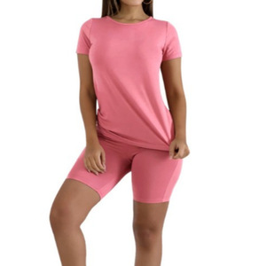 Nuovi arrivi 2025 set di abbigliamento estivo da donna con Logo stampato personalizzato set di pantaloncini da <span class=keywords><strong>motociclista</strong></span> in tinta unita girocollo - Product Image 2