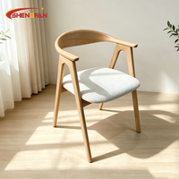 Chaises design en bois de style italien, ensemble table et chaises pour salle à manger, îlot de cuisine, bar, restaurant, café, hôtel, chaises hautes de salle à manger