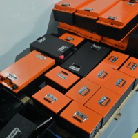 Baterai Portabel LiFePO4 60V120A 3000 Siklus Tahan Lama dengan Pegangan Ganda Lipat dan Pemasangan Praktis