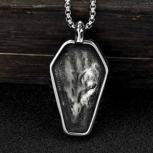 สร้อยคอผู้ชายสไตล์โกธิคพังก์ วัสดุสแตนเลสสตีล ลายหัวกะโหลก ชุบทองวินเทจ พร้อมจี้รูปกากบาทและโลงศพ ประดับด้วยจี้รูปสัตว์ ขายส่ง - Product Image 3