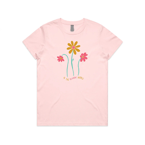 เสื้อยืดแขนสั้นพิมพ์ลายหน้าอกสำหรับผู้หญิง สวมใส่สบาย ระบายอากาศได้ดี เหมาะสำหรับฤดูร้อน ผ้าซาตินผสมคอตตอนอีลาสเทน 190 กรัม ยืดหยุ่น ใส่ได้ทุกวัน - Product Image 1