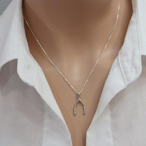 Collar con Colgante de Hueso en V para Mujer, Cadena Minimalista para Clavícula, Joyería Elegante para Uso Diario - Product Image 3