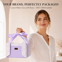 Boîte cadeau rigide de luxe haut de gamme violette gaufrée avec poignée en ruban de satin, matériaux recyclés, personnalisable pour mariage et cosmétiques