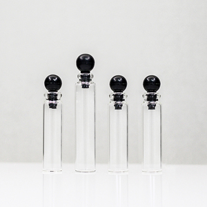 Flacons en verre personnalisés de 1,5 ml et 2 ml avec bouchon compte-gouttes, mini-tubes d'échantillons de parfum sérigraphiés pour huiles essentielles et tests de parfum - Product Image 2