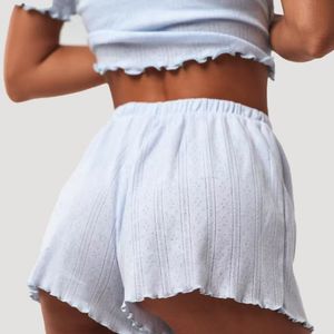 <span class=keywords><strong>ชุด</strong></span>นอนผู้หญิงลา<span class=keywords><strong>ย</strong></span>ดอกไม้แบบโปร่ง 2 ชิ้น กางเกง<span class=keywords><strong>ขา</strong></span><span class=keywords><strong>ย</strong></span>าว เสื้อครอปแขน<span class=keywords><strong>สั้น</strong></span> แต่งลูกไม้ สไตล์ Y2K <span class=keywords><strong>ชุด</strong></span>ลำลองฤดูร้อน โลโก้ด้านหน้า เนื้อผ้าทัลเซอร์ - Product Image 3