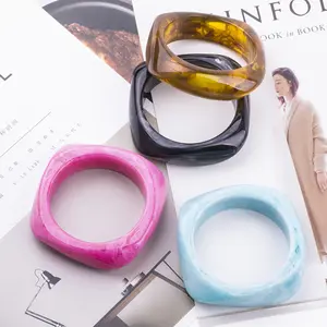 Hot Selling Brede Onregelmatige Vierkante Polymorfe Marbling Plastic Hars Kleurrijke Bangle Armband Voor Vrouwen Sieraden