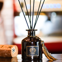 Diffuseur de parfum en verre foncé de luxe, élégant et durable, avec décorations en pompon, pour hôtel, chambre, spa, décoration intérieure
