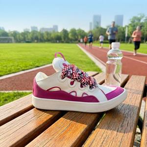 Zapatillas Casuales Blancas con Bloques de Color Magenta, Cuero Genuino, Cordones Tejidos con Diseño Chevron para Mujer, Perforadas, para Uso Diario, Estilo Urbano - Product Image 2