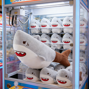 ของเล่นตุ๊กตาฉลามการ์ตูนขนนุ่ม 8 นิ้ว จากโรงงานโดยตรง ของเล่นเด็ก ของเล่นตุ๊กตาสัตว์สำหรับเครื่องคีบตุ๊กตา - Product Image 1