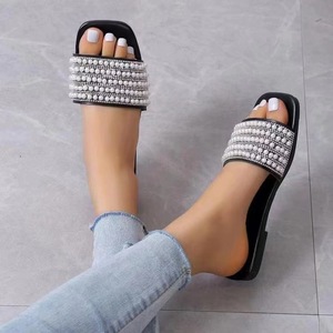 Nuevas <span class=keywords><strong>Sandalias</strong></span> de tacón bajo adornadas con perlas de diamantes de imitación coloridos para mujer, zapatillas de playa de Estilo Hawaiano de talla grande para mujer - Product Image 4
