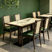Ensemble de salle à manger en rotin durable sur le thème de la nature sauvage moderne, conçu pour les restaurants et bistrots à thème élégants