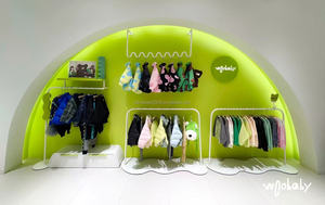 Muebles de Exhibición de Alta Gama para Boutiques Infantiles con Detalles LED - Product Image 6